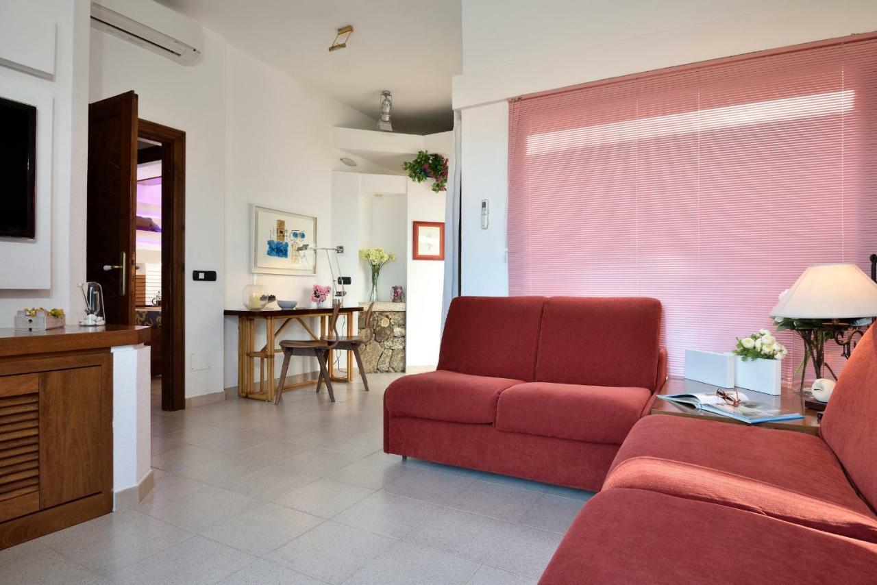 Residence L'Ea Di Lavru - Appartamenti Mono-Bilo-Trilocali ポルト・サン・パーオロ エクステリア 写真