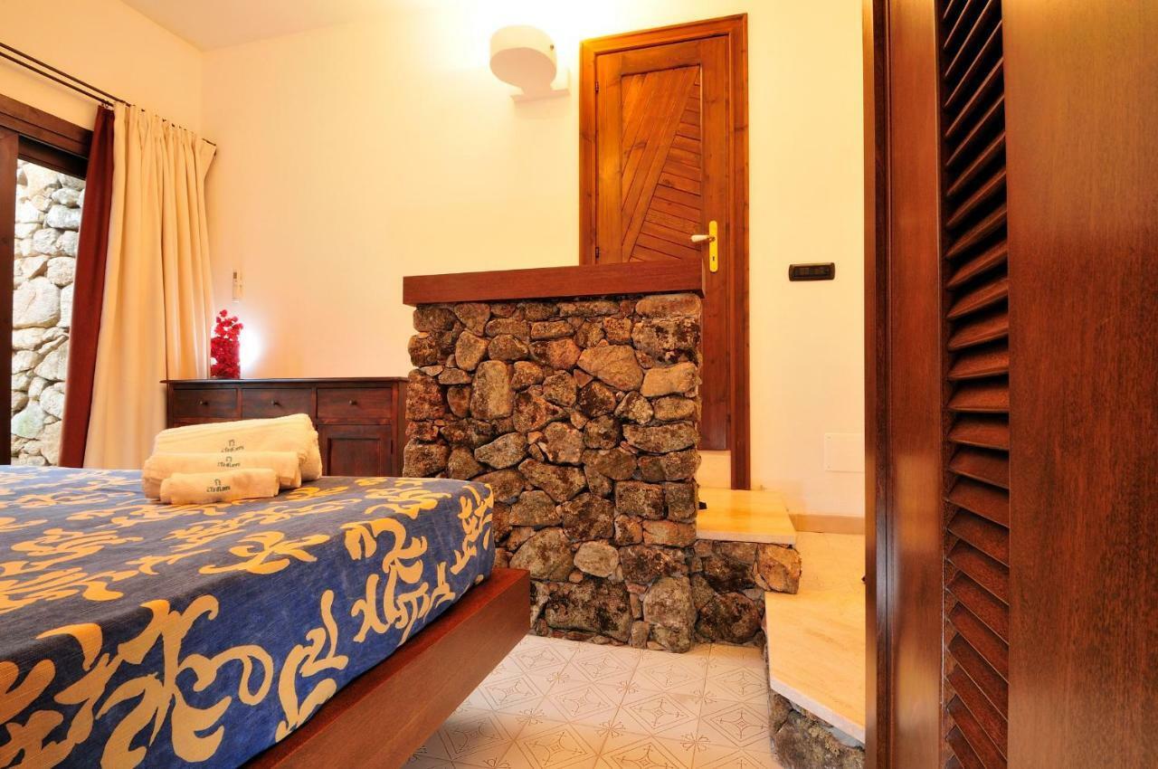 Residence L'Ea Di Lavru - Appartamenti Mono-Bilo-Trilocali ポルト・サン・パーオロ エクステリア 写真